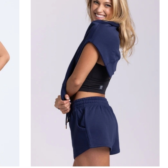 Jolyn Mai Women's Navy Blue Fleece Shorts Size Medium - Picture 1 of 9